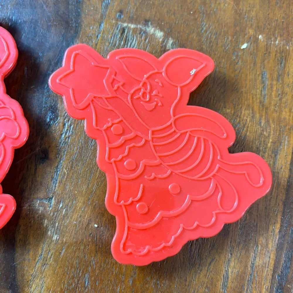 Vintage Disney Winnie the Pooh Christmas Cookie Cutters Tigger Piglet Red 2pc